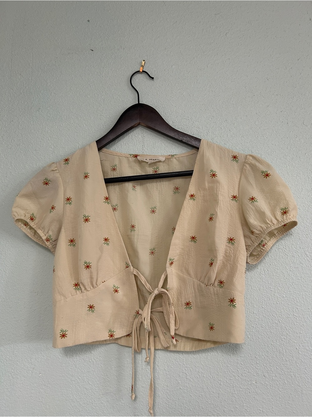 La Hearts Cream Floral Tie-Front Crop Top